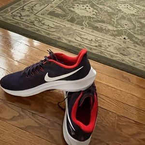 New-Nike Navy Pegasus 39 Running Shoe - Patriots. size 12 available.